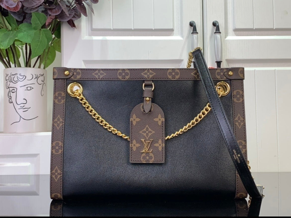 Bolas shoulder bag