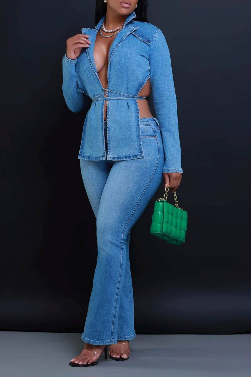 Ladies Collared V-neckline Denim Jacket