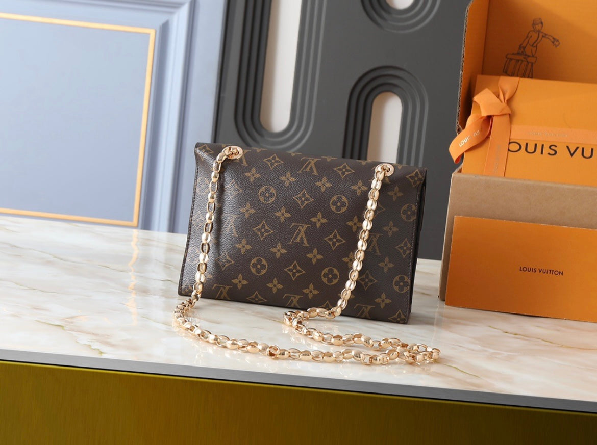 Bordeaux chain bag - Monogram coming soon